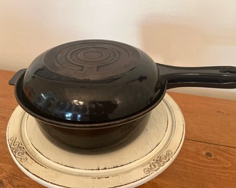 Le Creuset #22 Multifunction Sauce Pan and Skillet Glossy Black Cast Iron Sauce Pot