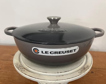 Le Creuset #26 4.25 Quart Chef&#39;s Oven-Bouillabaisse Soup Pot OYSTER GRAY cast iron cookware dutch oven stew pot