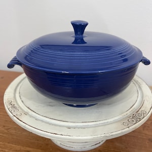 Fiesta VINTAGE COVERED CASSEROLE in Cobalt, 1 of 6 original colors. Fiestaware Covered Casserole Serving Dish Vintage Ceramic Dishes