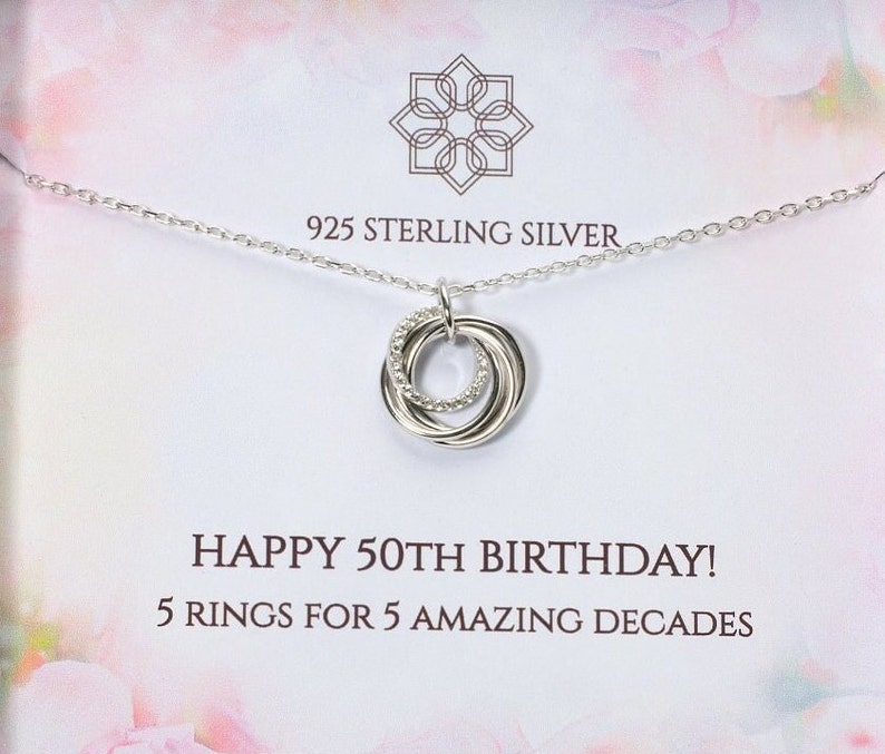Cadeau collier 50e anniversaire pour elle 5 anneaux pour 5 décennies Idée cadeau personnalisée 50e pour maman, amie, soeur image 1