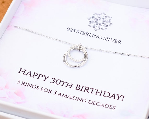30e verjaardag cadeau voor vrouw • 3 ringen voor 3 decennia • Betekenisvolle 30e verjaardag ketting • In elkaar grijpende cirkels Sterling Zilveren sieraden Sieraden Kettingen Hangers 