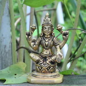 Handmade Brass Lakshmi Statue: Hindu Goddess of Wealth, Home Decor (11cm)