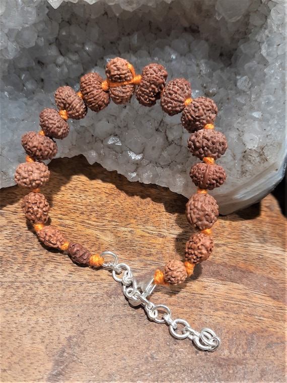 14 Mukhi Rudraksha and Blue Sapphire Bracelet for Third-eye Chakra to  Develops a strong sense of will and discernment to aid the right decision  making - Engineered to Heal²
