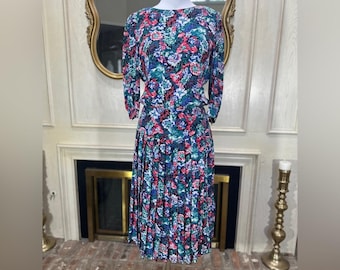 Vintage Karin Stevens Petites Floral Pleated Midi Dress Size 8 | Made in USA