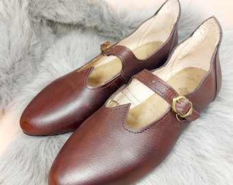 Women's medieval leather shoes "Hermine" for LARP, medieval festivals, medieval dancers, pointed-toe shoes, women's stockings