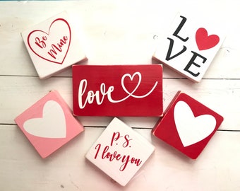 Heart wall decor Love sign Valentine/'s day sign Hand painted wood sign Heart sign Love wall decor