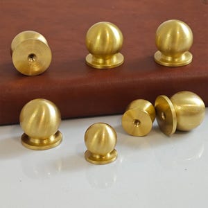 0,47“ 0,55” 0,63“ 0,87” 1“ Perillas de bola de latón macizo dorado cepillado Perillas de gabinete Tiradores de tocador Tiradores de cajones Tiradores Herrajes F306