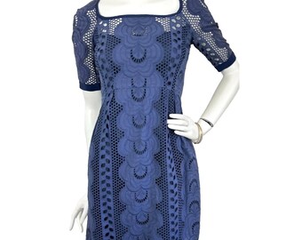 Vestido de encaje Nanette Lepore de los años 90, talla XS (2), azul guipur, manga corta, hecho en EE. UU., excelente estado.