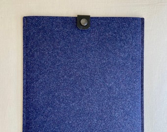 Housse pour ordinateur portable en feutre et cuir bleu nuit pour MacBook Pro 13", MacBook Air M1 13" - Design minimaliste - Fermeture à bouton - Rembourrage de protection