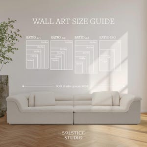 K&ouml;nnte beinhalten: Wandkunst-Gr&ouml;&szlig;en&uuml;bersicht mit Gr&ouml;&szlig;enangaben in cm, einschlie&szlig;lich der Verh&auml;ltnisse 4:5, 3:4, 2:3 und ISO. Die &Uuml;bersicht zeigt verschiedene Gr&ouml;&szlig;en, von 20cm x 25cm bis 61cm x 91cm. Der Text zeigt auch, dass ein Sofa 300cm breit ist. Logo Solstice Studio.