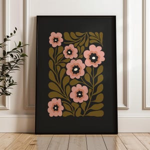 Set med 2 stämningsfulla väggkonstmotiv med grönt och svart blommönster, ekologiska folkblommor, utskrivbara abstrakta botaniska posters för mors dag-present bild 5