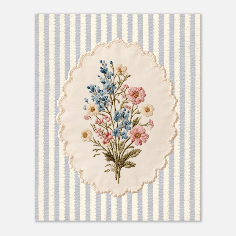 Blumenmuster gestickt im Vintage Stil: Cottage Dekor, Blumenstrauß Poster, Vintage Kinderzimmer Wandkunst (Physischer Druck) Premium Matte Paper Poster - -