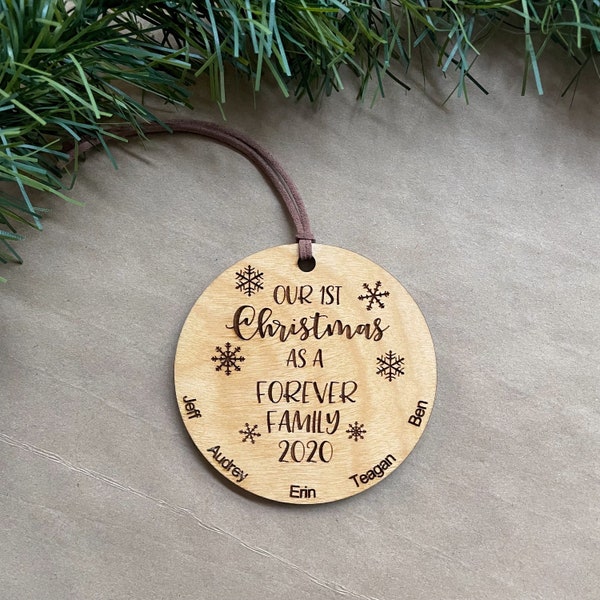 Eerste Kerstmis als eeuwig familieornament, gepersonaliseerd adoptiecadeau, voor altijd familiecadeau, adoptieornament, gemengd familieornament