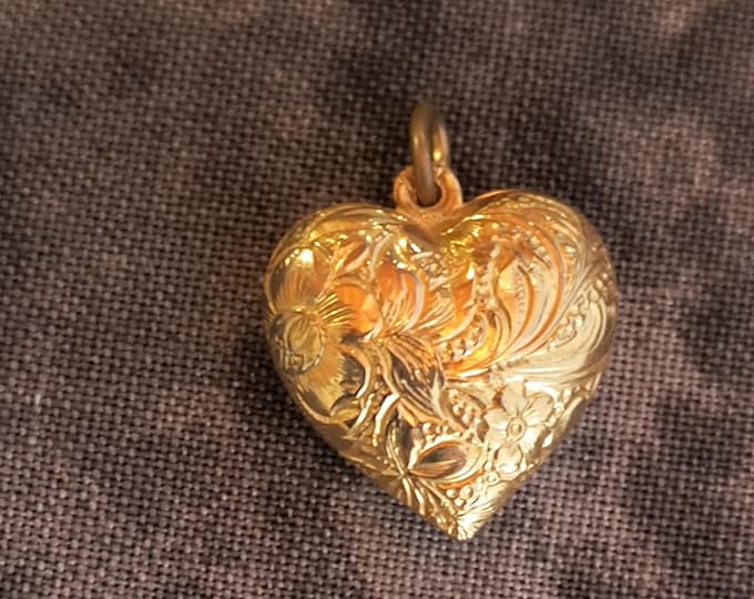 Vintage Victorian Style Heart Pendant Charm with Delicate, Pretty Engraving