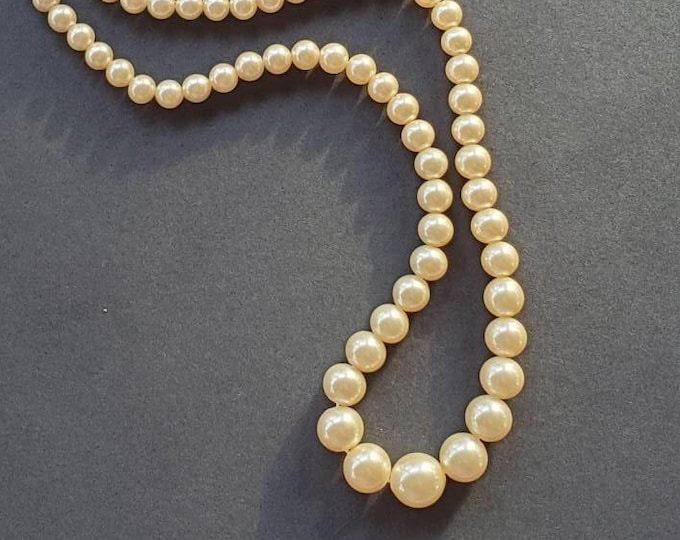 Vintage Graduated Pearl Choker: 18 Inch Classic Necklace