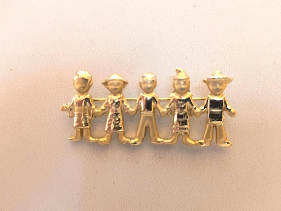 Vintage Figural Brooch Featuring Chinese, Asian Costumes and Traditional Clothing, Garb