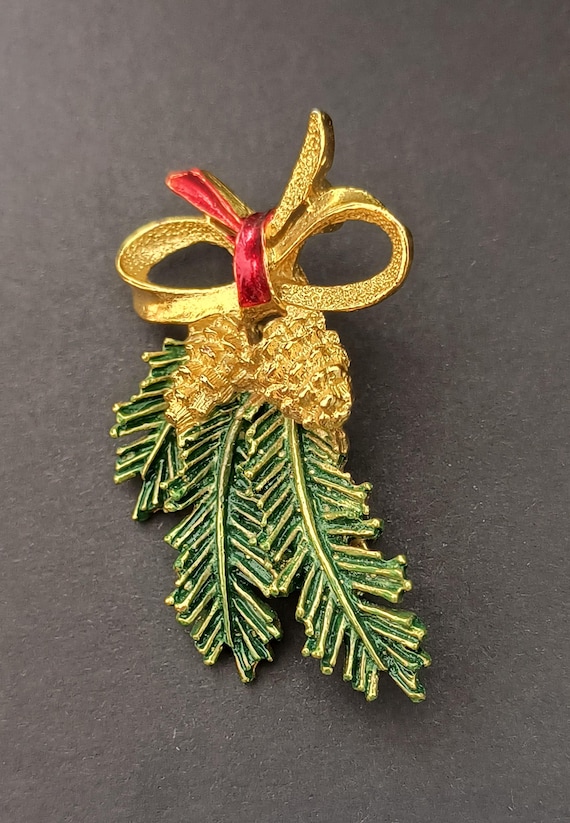Christmas Brooch Pin - Vintage Gerry's Enamel & Goldplated Collectible