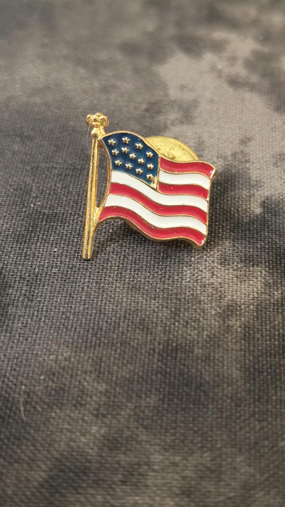 Vintage American Flag Lapel Pin
