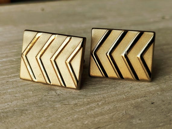 SWANK Signed Designer Cufflinks with Cheveron Pattern in Goldtone Metal
