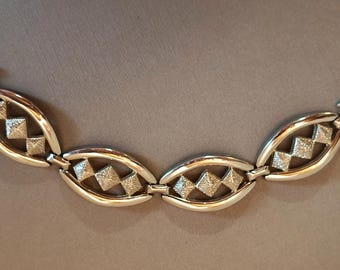 Vintage Gold Tone Link Bracelet, 7-inch Sophisticated Old Money Aesthetic