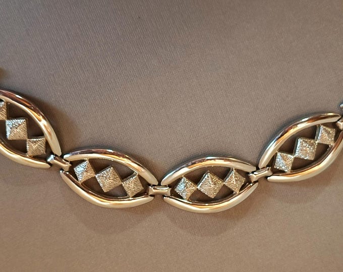 Vintage Gold Tone Link Bracelet, 7-inch Sophisticated Chain