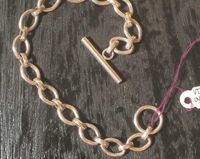 Gorgeous Vintage Bracelet, Sterling Silver with Elegant Oval Links, Retro Feel