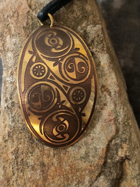 Vintage Celtic Knot Braid Pendant in Etched Brass
