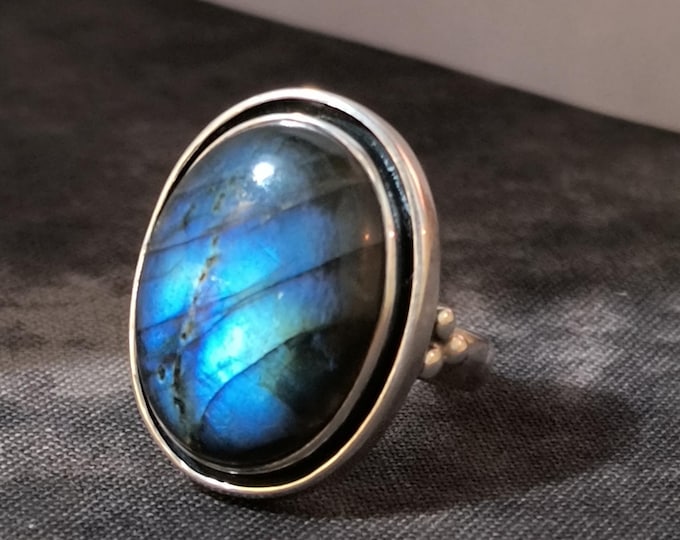 Vintage Labradorite Ring with Midnight Blue Flash - Size 8 US - Set in Sterling Silver