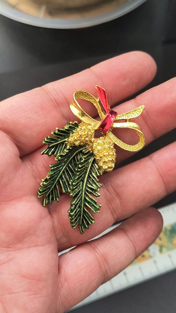 Vintage Gerry's Christmas Brooch from the 1970 - 80s featuring Fine Enamel