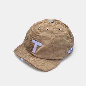 Berretto in velluto a coste beige con visiera arrotolabile