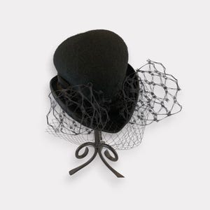 Black Heart Fascinator for Women – Wool Felt Mini Hat with Velvet & Veil – Handcrafted in London