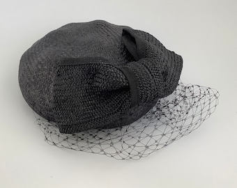 Cappello velato da cocktail Visca con fiocco / copricapo fatto a mano con fodera in seta ed elastico / fascinatore unico per matrimoni e feste serali