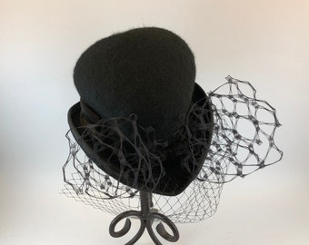 Heart Shape Cocktail Hat - Handmade Eye-catching Fascinator with Veil and Silk Liner, Women's Retro Avant-Garde Fashion Vintage Accessory