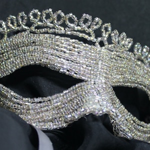 Mask &quot;Venezia&quot; made with Venetian beads