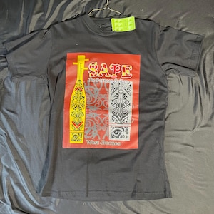 Medium size black Indonesian borneo T-shirt