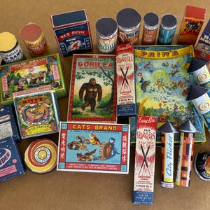 Mini fuochi d'artificio retrò vintage, bengala, candele romane e razzi - set da 26 - download stampabile - scala 1:12