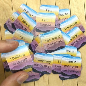 Mini cartes d'affirmation de soi - 48 modèles, maison de poupée imprimable - échelle 1/6
