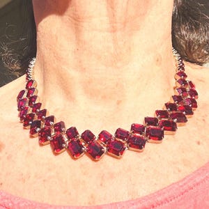 Vintage Weiss Ruby Red Rhinestone Necklace, Gold Tone, Midcentury Glamour image 11