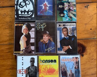 90年代のヴィンテージポップ、ダンス、ヒップホップのカセットテープ