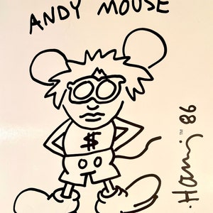 K&ouml;nnte beinhalten: Schwarz-Wei&szlig;-Cartoon-Illustration einer Mausfigur mit dem Text "ANDY MOUSE" dar&uuml;ber. Die Maus tr&auml;gt eine Brille, Shorts und ein Hemd mit einem Dollarzeichen. Signiert "K. Ham" und datiert "86".