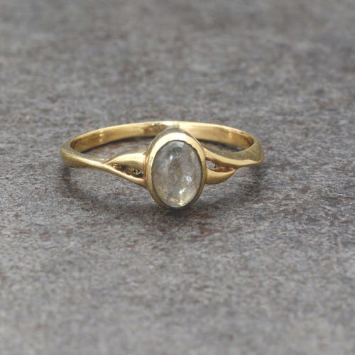 Anello in ottone fatto a mano con labradorite: gioiello boho con pietra preziosa, regalo perfetto per lei.