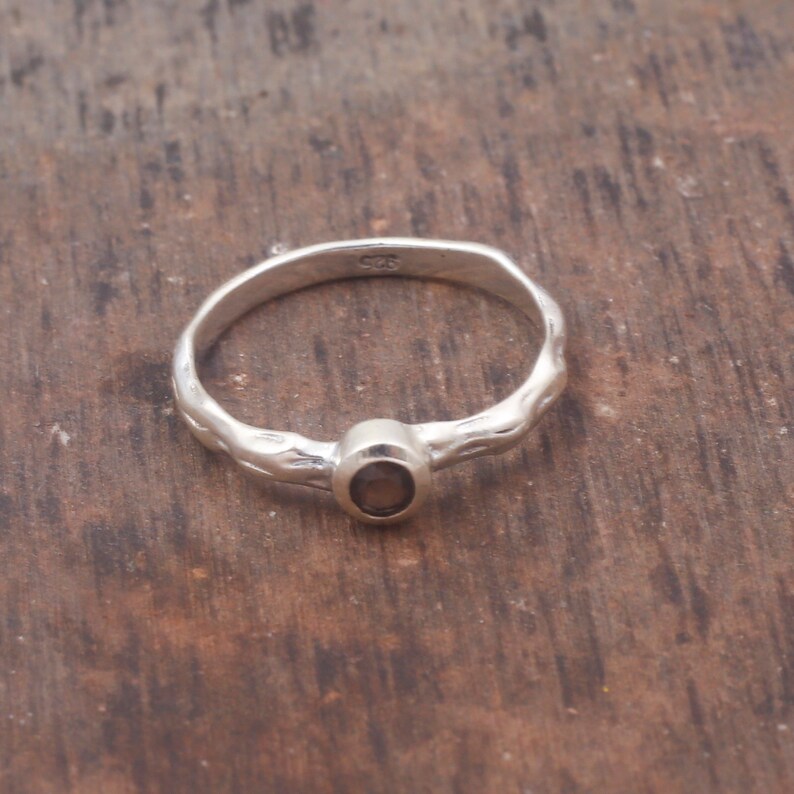 Sweet little Garnet ring,Handmade ring,925 sterling silver ring,Woman ring,Vintage ring,Anniversary ring,Wedding ring,Unique ring,Gift Ring
