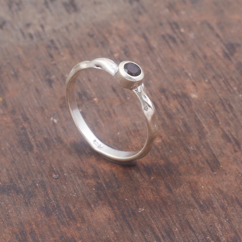 Sweet little Garnet ring,Handmade ring,925 sterling silver ring,Woman ring,Vintage ring,Anniversary ring,Wedding ring,Unique ring,Gift Ring