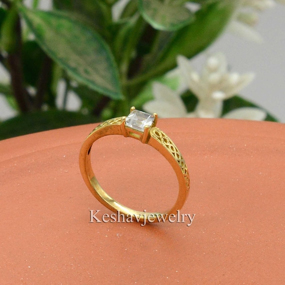 Bague en or avec quartz transparent pierre précieuse solitaire