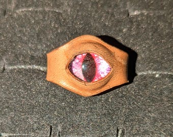 Bague oeil de dragon en cuir