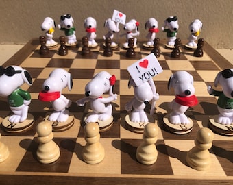 Snoopy v Snoopy chess set