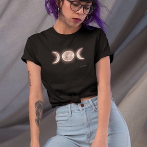 Dreifache Mond Göttin Shirt, Mondphasen Tshirt, Witchy Kleidung, Mondkind T-Shirt, Wicca Pagan Geschenk