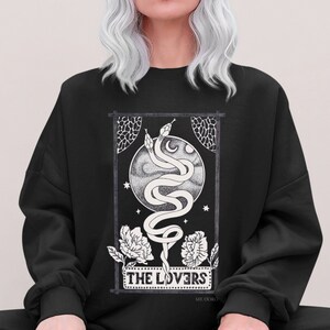 Tarô dos Amantes, Camiseta de Tarô das Cobras, Camiseta de Tarô, Camiseta de Cartas de Tarô, Suéter de Tarô das Cobras, Roupas de Tarô, Presente para Amantes de Tarô