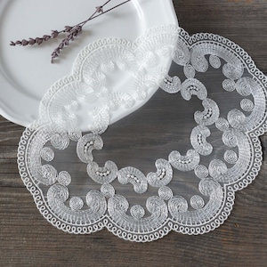 Light Ivory Oval Lace Placemat, Vintage Lace Doilies for Table Decoration and Wedding - 9.45&quot;x11.02&quot; (24x28 cm)
