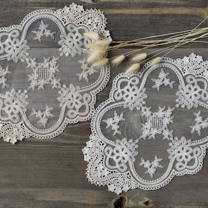 Oval Lace Doilies, White and Beige Vintage Cotton French Lace Doily 11"x15.7" (28x40cm) for Table Decoration